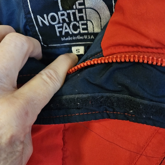 VTG THE NORTH FACE CHERRY RED DOWN FILLED JACKET Size Small - Picture 6 of 12